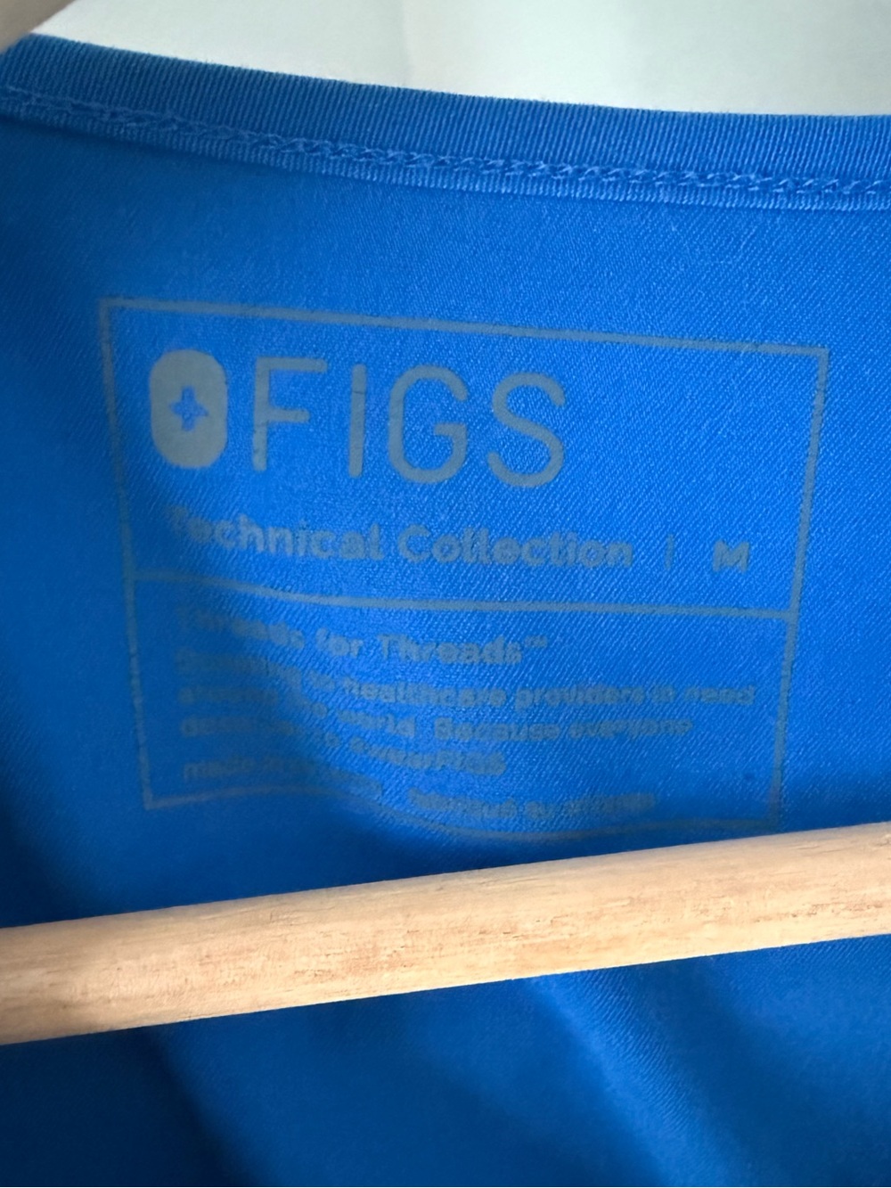 FIGS Royal Blue V-Neck Medical Scrub Top, size M - Picture 2 of 4